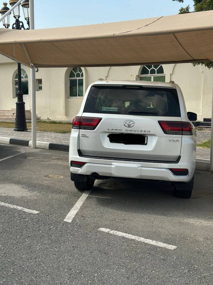 2022 Toyota Land Cruiser thumbnail 5