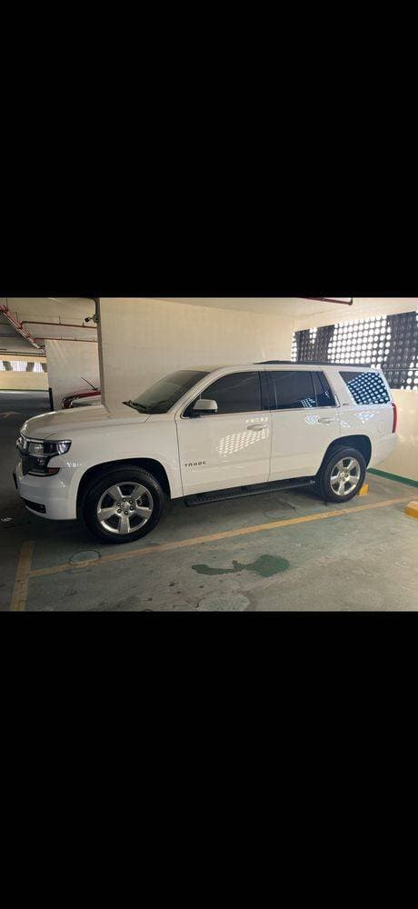 2017 Chevrolet Tahoe thumbnail 3
