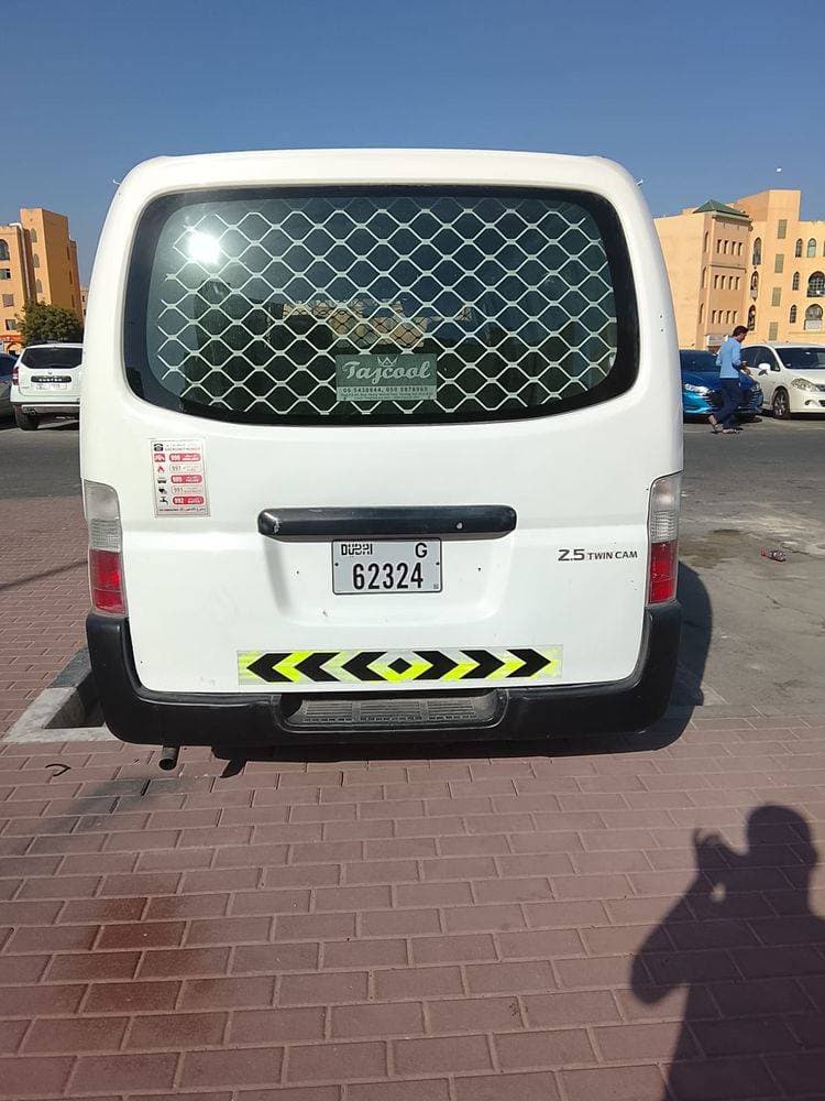 2012 Nissan Urvan thumbnail 4