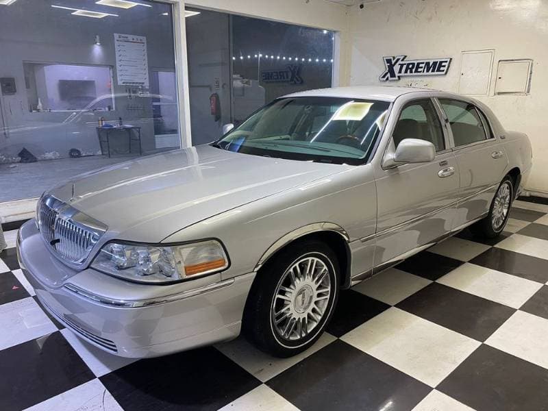 2010 Lincoln Town Car