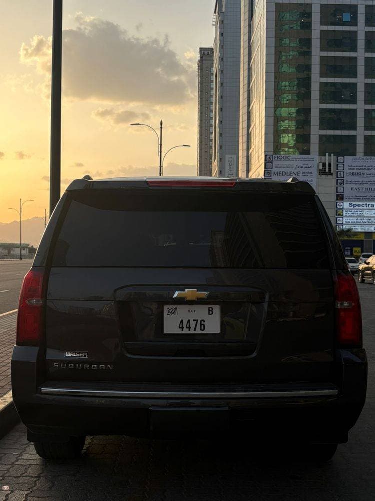2016 Chevrolet Suburban thumbnail 2