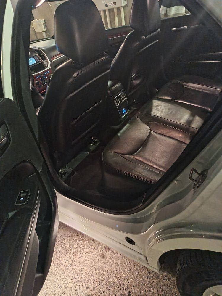 2012 Chrysler 300 thumbnail 5