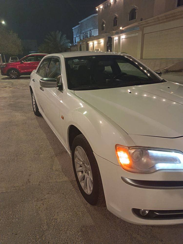 2012 Chrysler 300 thumbnail 2