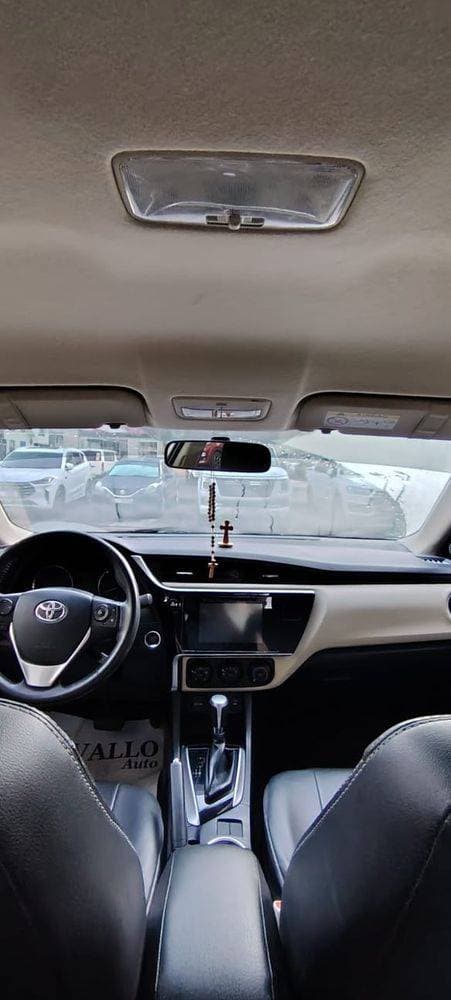 2018 Toyota Corolla thumbnail 5