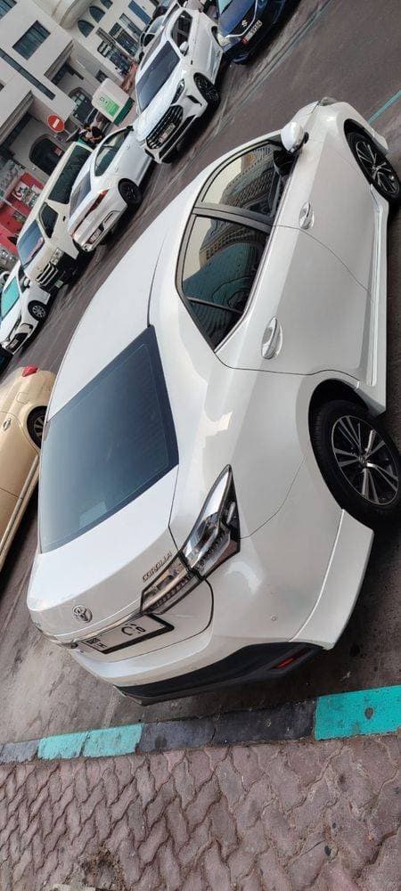 2018 Toyota Corolla thumbnail 2