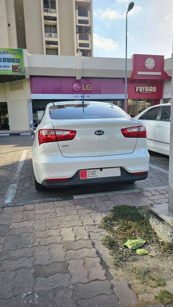 2016 Kia Rio thumbnail 3