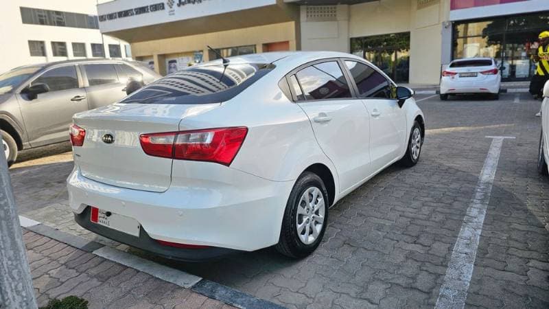 2016 Kia Rio thumbnail 2