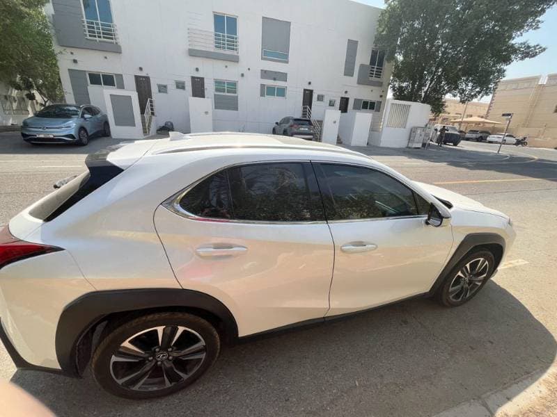2021 Lexus UX 200 thumbnail 3