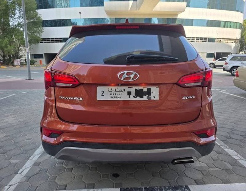 2017 Hyundai Santa Fe thumbnail 3