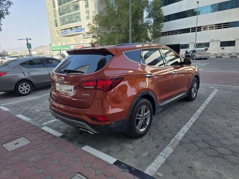 2017 Hyundai Santa Fe thumbnail 8
