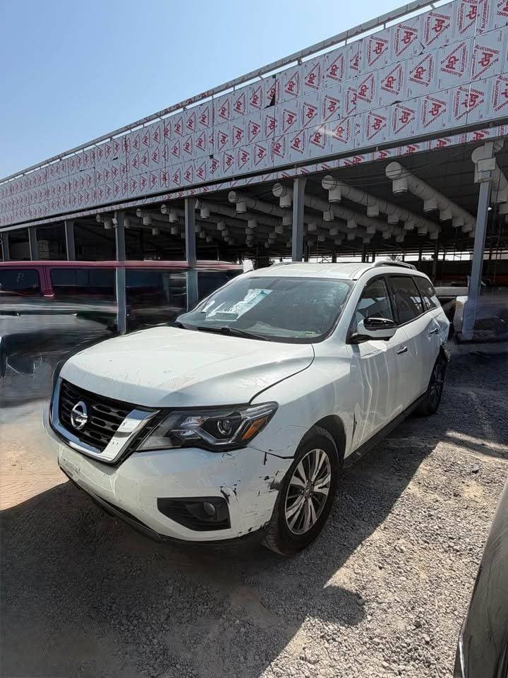 2020 Nissan Pathfinder thumbnail 2