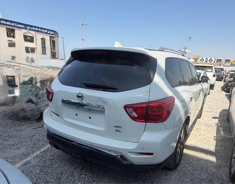 2020 Nissan Pathfinder thumbnail 4