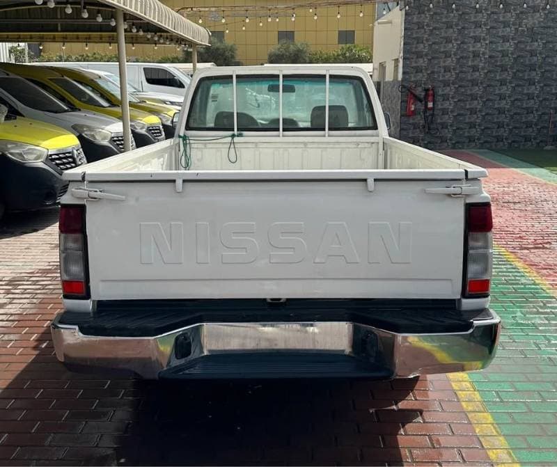 2008 Nissan Pickup thumbnail 4