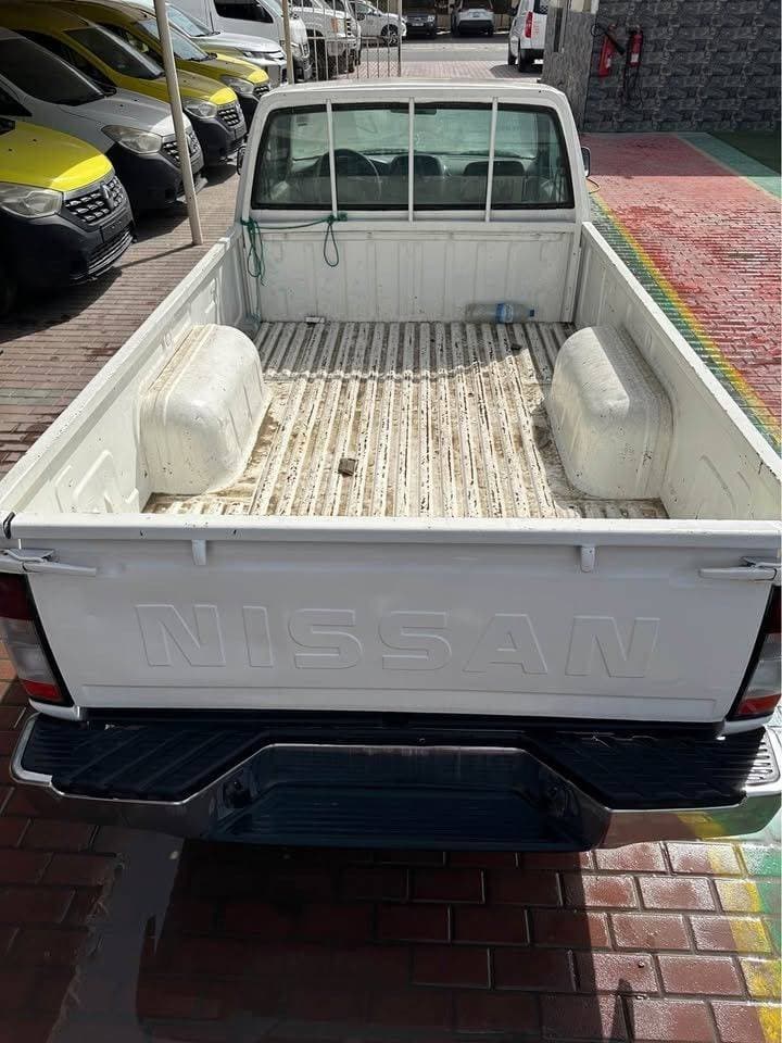 2008 Nissan Pickup thumbnail 5