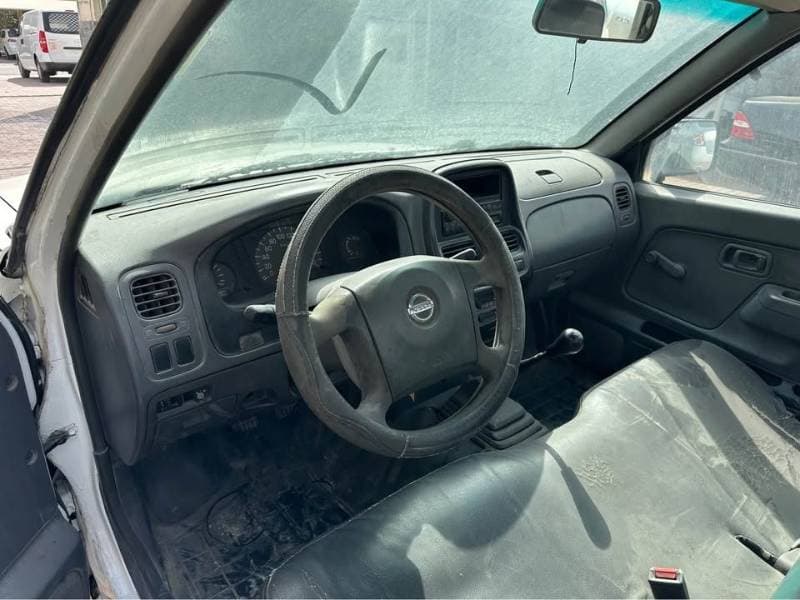 2008 Nissan Pickup thumbnail 6
