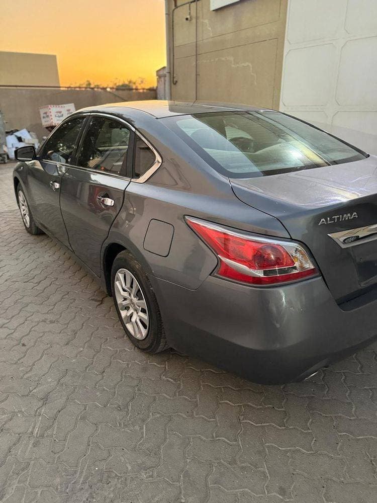 2014 Nissan Altima thumbnail 3