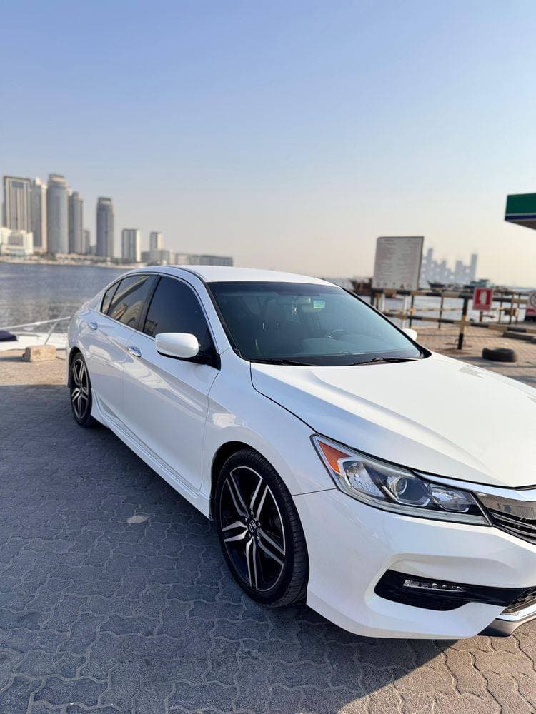 2016 Honda Accord thumbnail 5