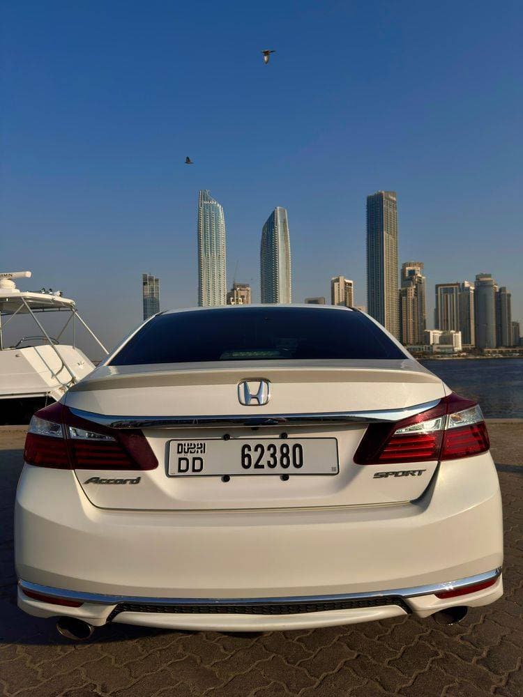 2016 Honda Accord thumbnail 3