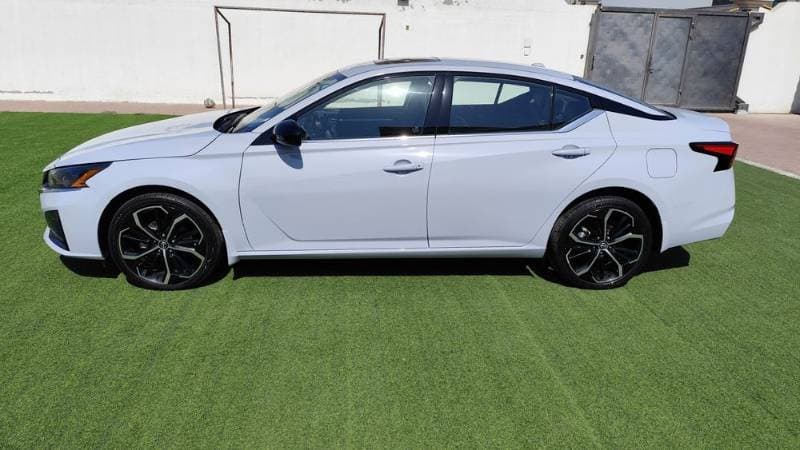 2024 Nissan Altima thumbnail 2