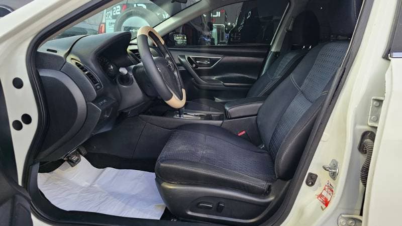2016 Nissan Altima thumbnail 4