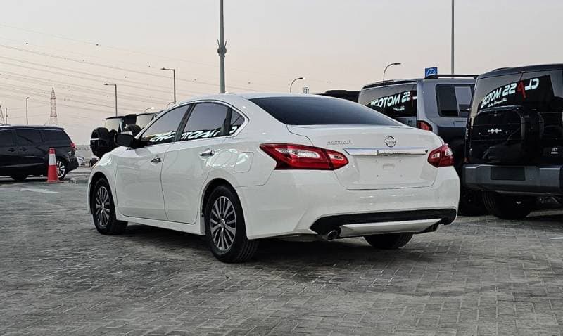 2016 Nissan Altima thumbnail 3