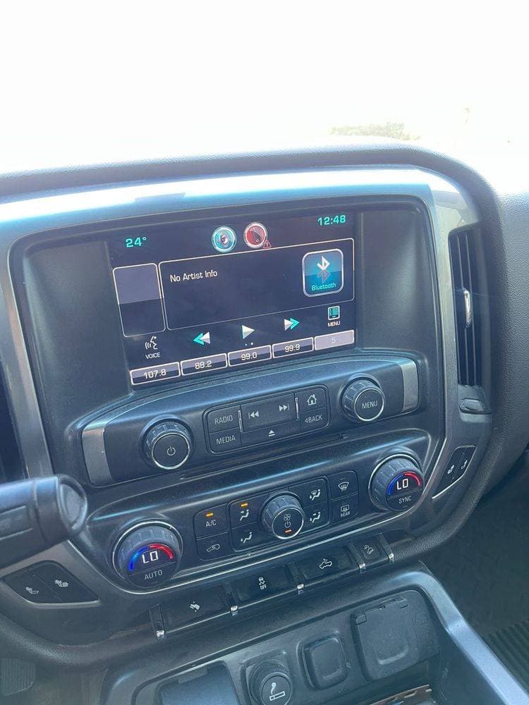 2015 Chevrolet Silverado thumbnail 3