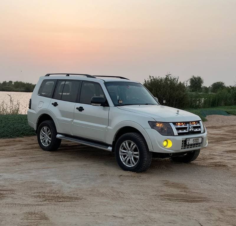 2013 Mitsubishi Pajero thumbnail 2