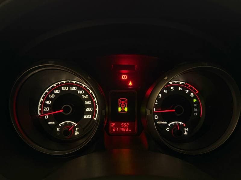 2013 Mitsubishi Pajero thumbnail 3