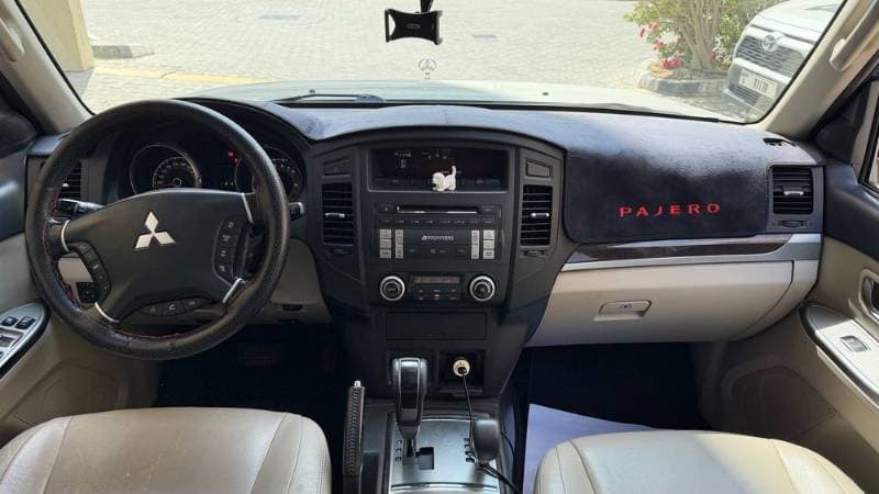 2013 Mitsubishi Pajero thumbnail 5