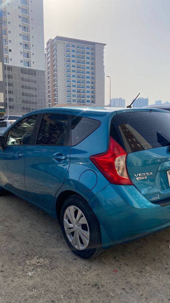 2015 Nissan Versa thumbnail 4