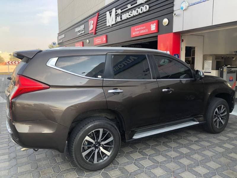 2017 Mitsubishi Montero Sport thumbnail 4