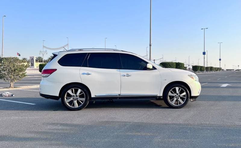 2014 Nissan Pathfinder thumbnail 3