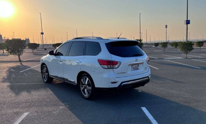2014 Nissan Pathfinder thumbnail 2