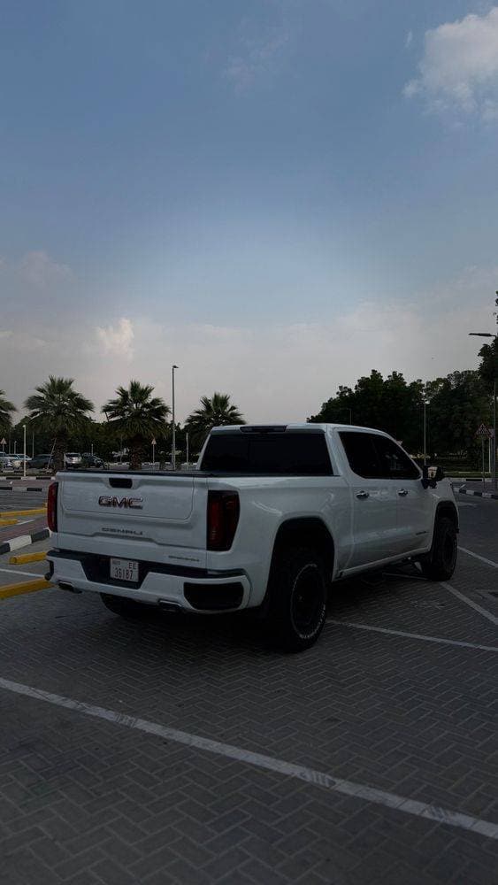 2023 GMC Sierra Denali thumbnail 4