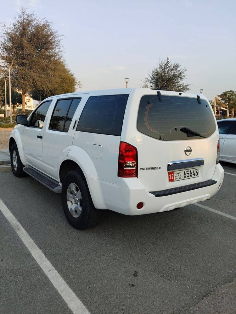 2014 Nissan Pathfinder thumbnail 2