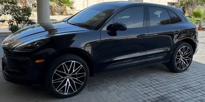 2023 Porsche Macan thumbnail 3