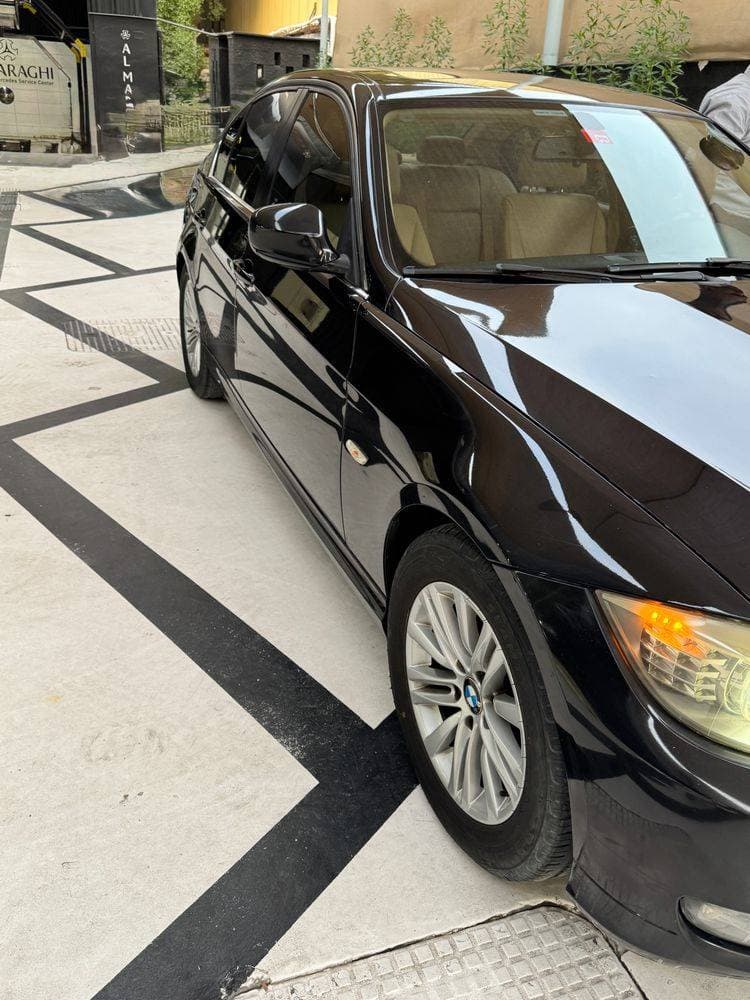 2010 BMW 3-Series thumbnail 4