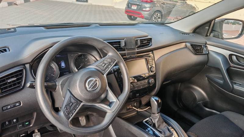 2021 Nissan Rogue thumbnail 3
