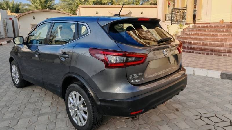 2021 Nissan Rogue thumbnail 4