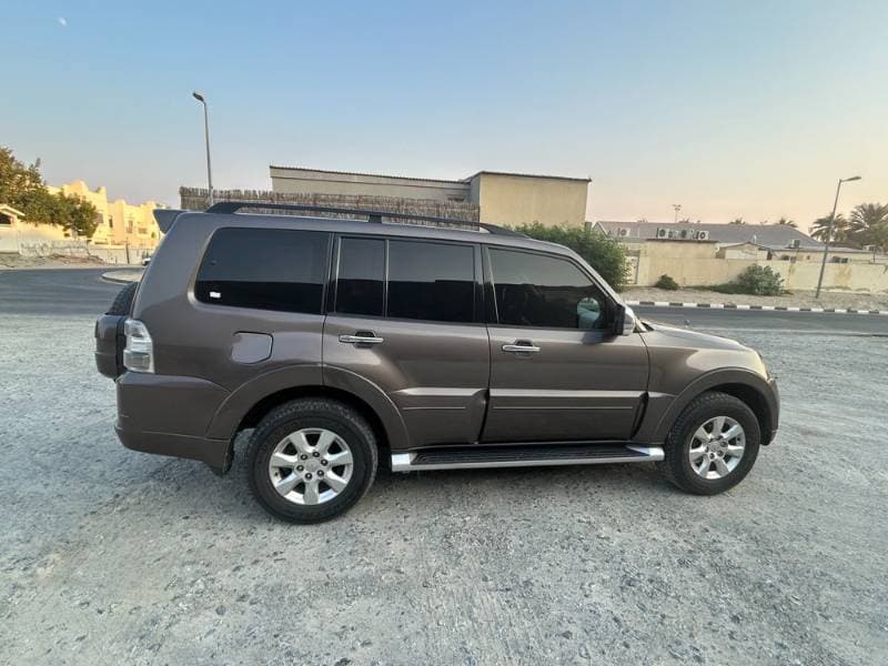 2013 Mitsubishi Pajero thumbnail 4