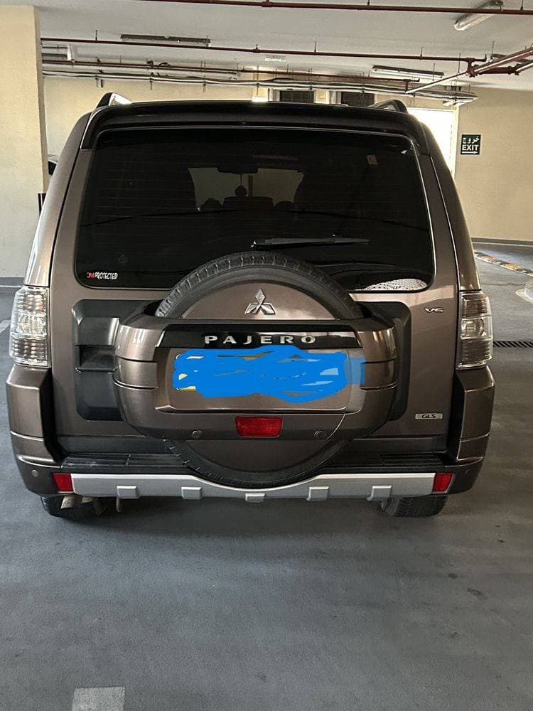 2013 Mitsubishi Pajero thumbnail 2