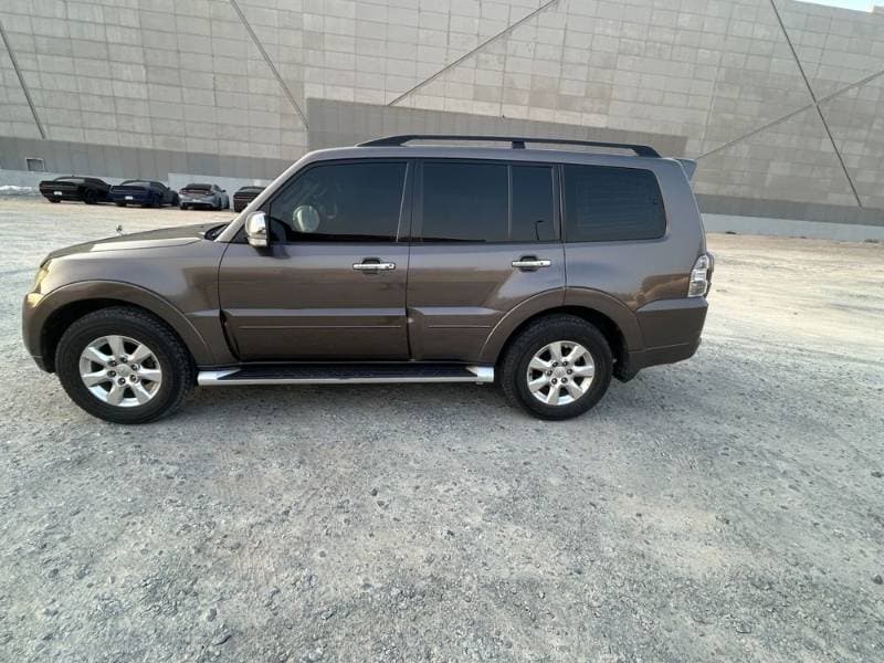 2013 Mitsubishi Pajero thumbnail 5