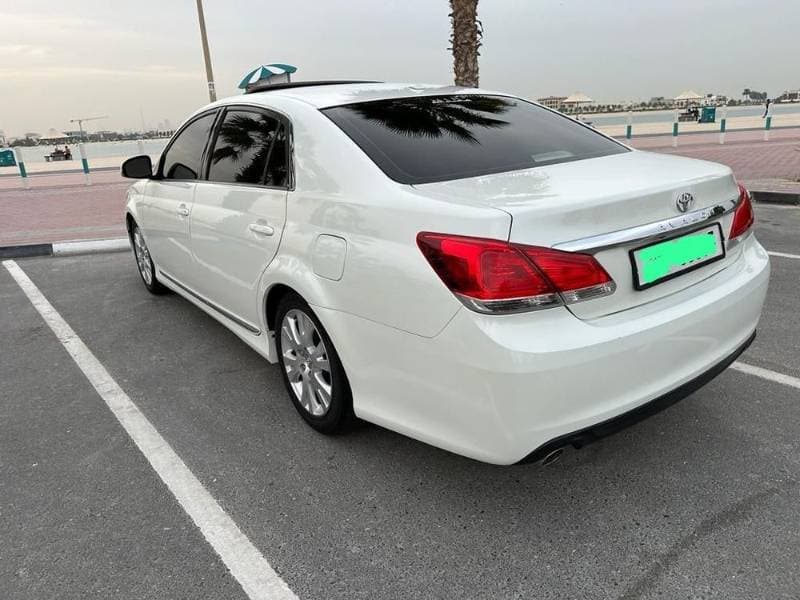 2011 Toyota Avalon thumbnail 3