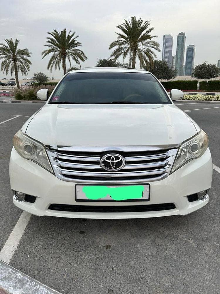 2011 Toyota Avalon thumbnail 2