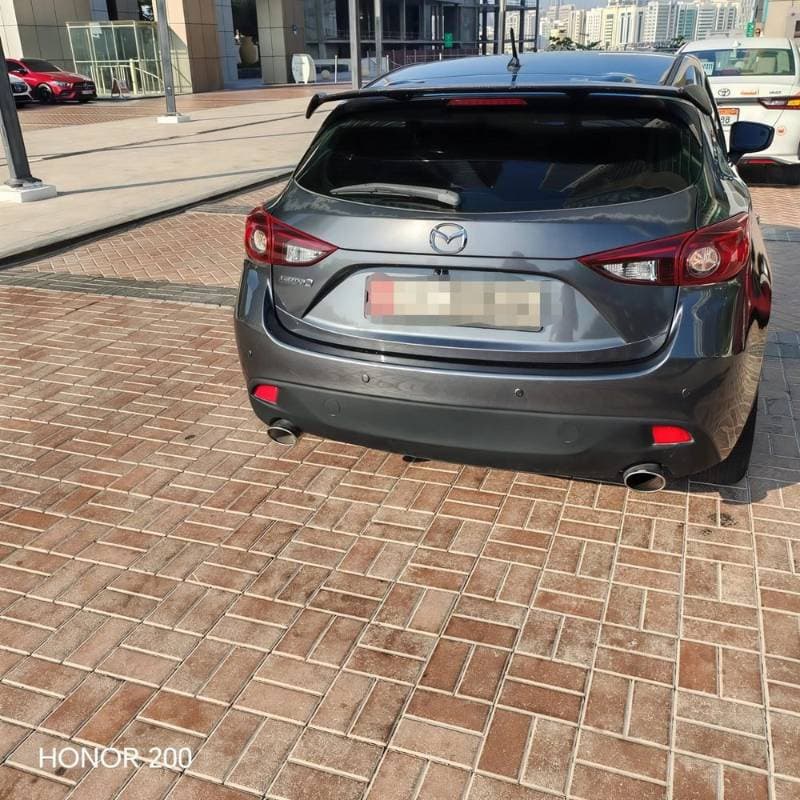 2015 Mazda 3 Hatchback thumbnail 4
