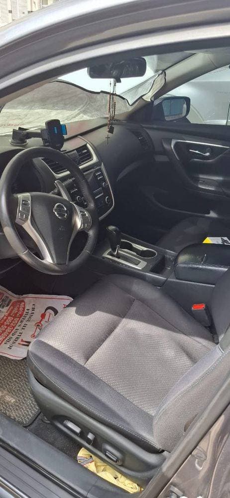2017 Nissan Altima thumbnail 3