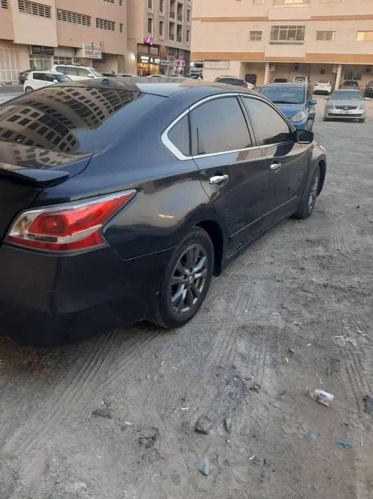 2015 Nissan Altima thumbnail 3