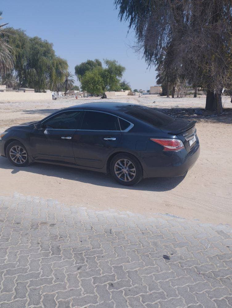 2015 Nissan Altima thumbnail 2