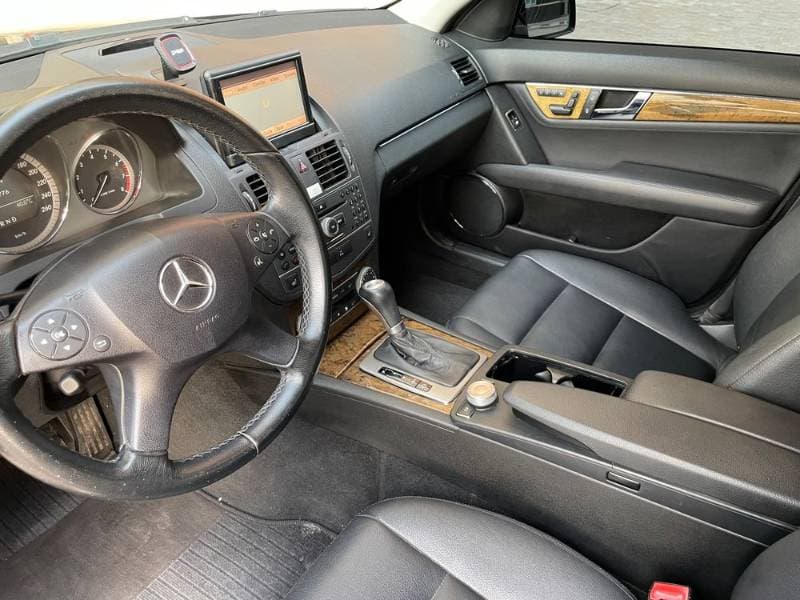 2010 Mercedes-Benz C-Class thumbnail 5