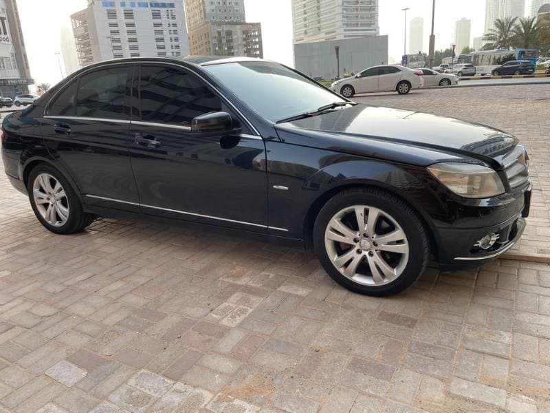 2010 Mercedes-Benz C-Class thumbnail 4